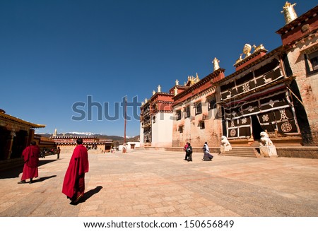 ZHONGDIAN,CHINA-APR 15:Tibetan monks is walking in Zhongdian  in Songzanlin Tibetan Buddhist monastery area on April 15,2009 in Zhongdian,Yunnan China.
