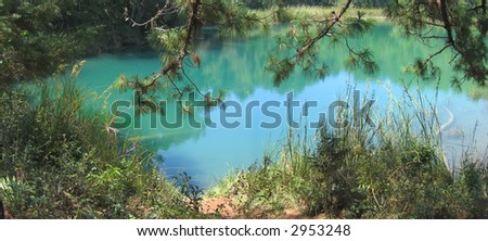 Green and blue laguna of Esmeralda - Lagunas de Montebello - Mexico.