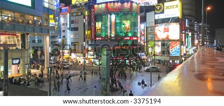 Active japanese district by night - Tokyo - Japan - Panorama.