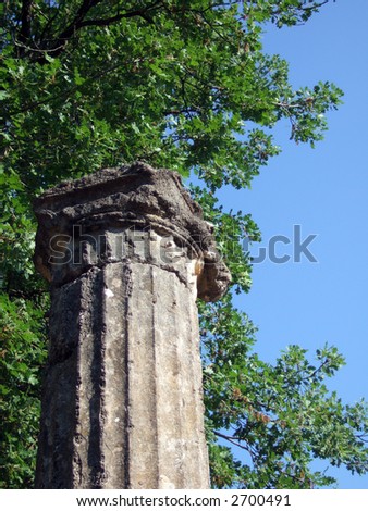 greek pillar at exhibition site