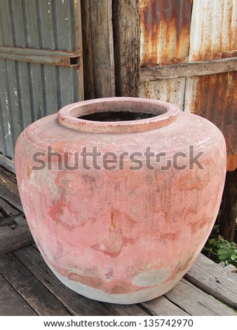 Clay pot on drinking water is the Thai way of life