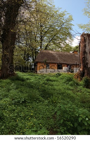 an old thatched cottage as used by farmers in early irish history in Bunratty folk park