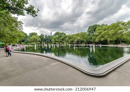 NEW YORK CITY - JUL 17: Model sailboats on the Conservatory Water on July, 17 in New York. Conservatory Water lies in a natural hollow near Fifth Avenue in Manhattan, New York City\'s Central Park.
