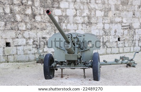 an old artillery gun