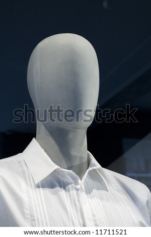 Mannequin\'s head without face.