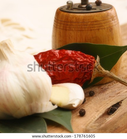 Spices :red pepper , Bay leaf , garlic , black pepper mill , pea black pepper