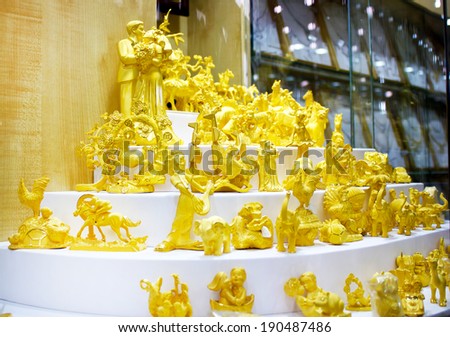 DUBAI, UAE - APRIL 13: Gold Figures in Jewelry at Dubai\'s Gold Souq. The biggest gold market on April 13, 2010 in Dubai, United Arab Emirates.