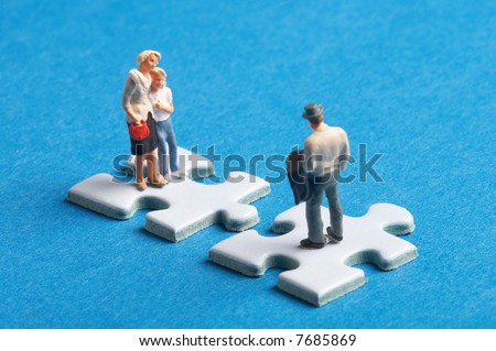 2 plastic figures standing on 2 puzzleparts