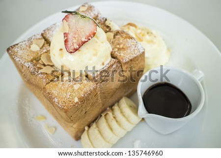 Honey toast with strawberries, maple syrup and sugar