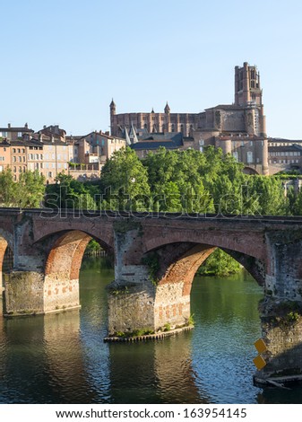 Albi (Tarn, Midi-Pyrenees, France) - Panoramic view from the ancient bridge over the Tarn river