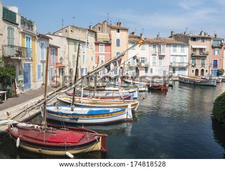 Martigues (Bouches-du-Rhone, Provence-Alpes-Cote d\'Azur, France): the old harbor with boats