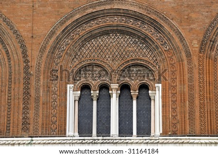 Piacenza (Emilia-Romagna, Italy) - Mullioned window of the medieval palace called The Gothic