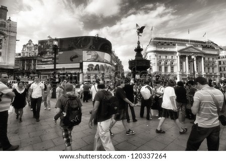 LONDON-MAY 28:People and traffic in Picadilly Circus May 28,2012 in London.A famous public space in London\'s West End,it was built in 1819 to join Regent Street with the shopping street of Picadilly