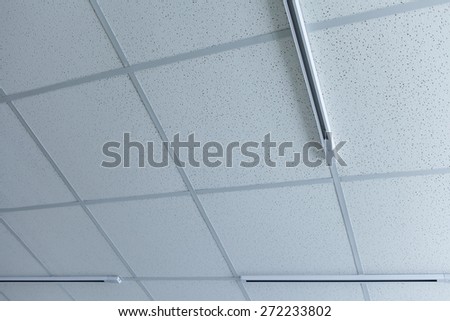 Background of false ceiling with a gallery light attachments.