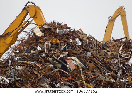 Cranes for recycling metallic waste