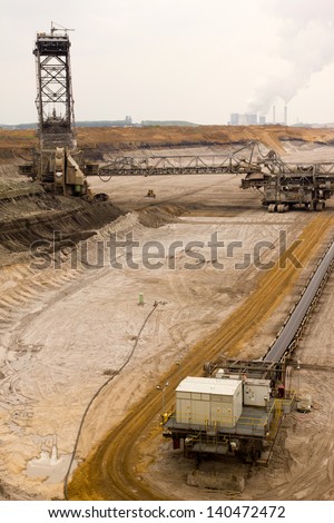 A conveyor-belt and excavator in a brown-coal mine