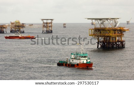 Oil rigs and transportation vessels in the South China Sea