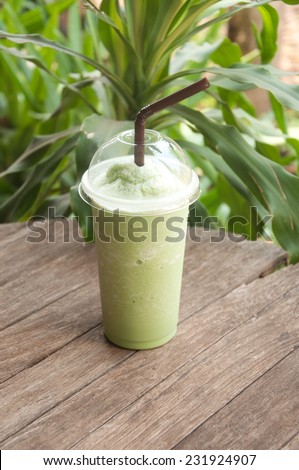 Thai milk green tea smoothie