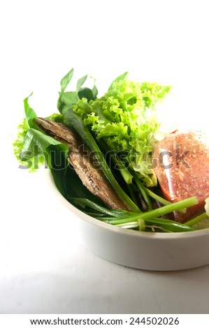 Miang Kum Mackerel (Leaf vegetable wrapped mackerel)