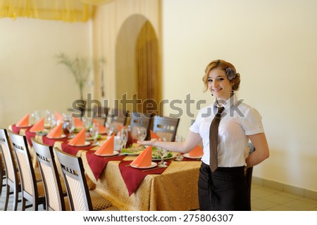 the waiter in the restaurant near served table