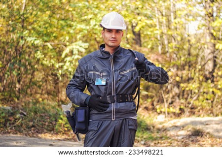 Cable guy holding optical cable