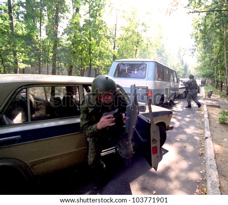 MOSCOW - AUGUST 8: Policemen with the organized crime task force train to arrest a suspected Chechen mafia car thief in Moscow, Russia, on Tuesday, August 8, 2000.