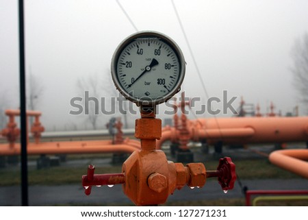 BUDAPEST - JANUARY 3: A pressure gauge shows the lack of flow of natural gas from Russia along the Brotherhood natural gas pipeline in Vecses, Hungary, on Tuesday, January 3, 2006.