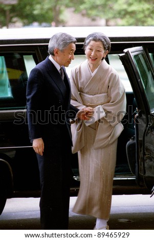 WASHINGTON, D.C., 12 AUGUST 1994 -- Japanese Emperor Akihito and Empress Michiko arrive at the Kennedy Center for the Performing Arts during their state visit.