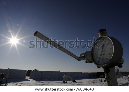 ROYARKA, UKRAINE - JAN. 13: A gauge continues to show zero pressure hours after Russia agreed to once again ship gas through Ukraine to Europe at a  natural gas pumping station in Boyarka, Ukraine, on Tuesday, January 13, 2009.