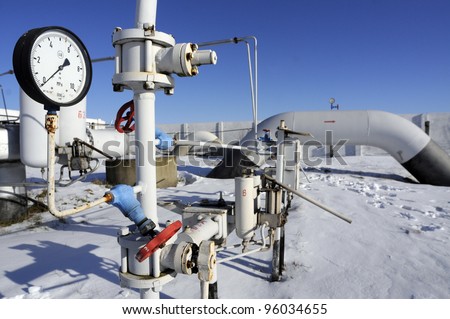 ROYARKA, UKRAINE - JAN: 13: A gauge continues to show zero pressure hours after Russia agreed to once again ship gas through Ukraine to Europe at a  natural gas pumping station in Boyarka, Ukraine, on Tuesday,  January 13, 2009.