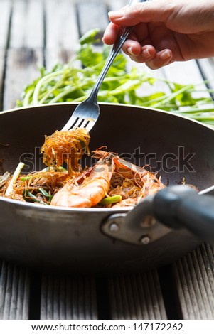 shrimp baked with vermicelli  vegetable  sauce asian style food