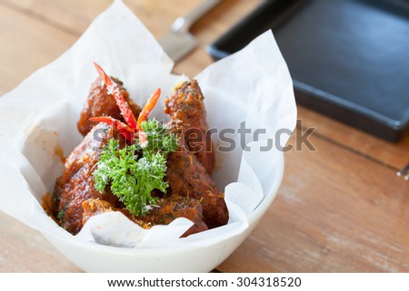 Chicken wings with chilly sauce and vegetables