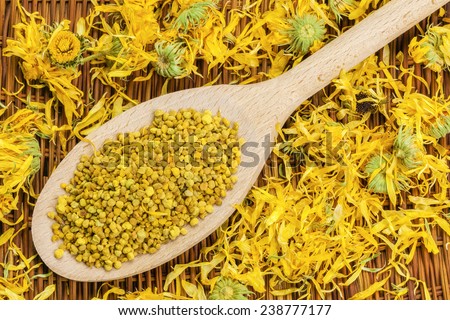 ee pollen grains with dry yellow calendula