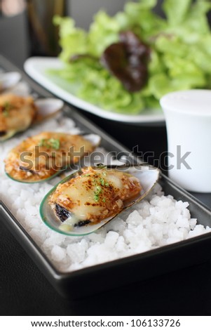 mussels under cheese, fusion food