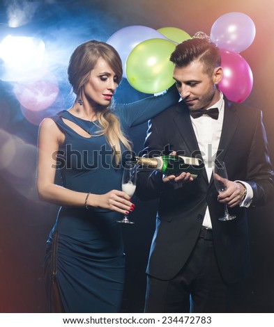 Couple celebrating new year\'s eve  wth champagne