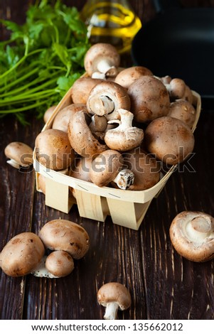 fresh mushrooms,Ã?Â?Ã?Â Oil and a frying pan, food