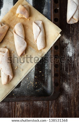 homemade vanilla buns on a baking tray, food close up