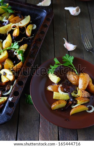 baked potato wedges with garlic, ffod closeup