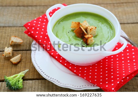 fragrant green soup cream soup, food closeup