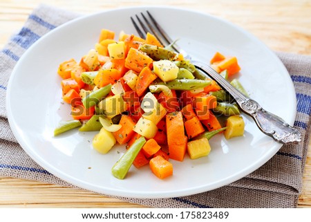 roasted vegetable mix, carrots, green beans, food closeup