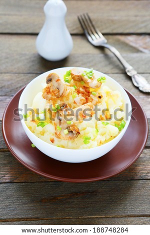 potatoes with mushrooms, food closeup