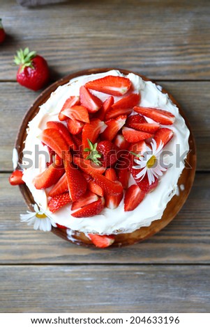 summer berry cake, top view, food closeup