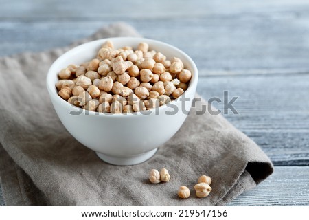 Roasted chickpeas in a bowl, close up