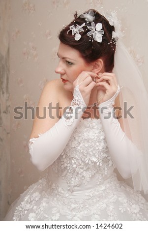 Bride dresses ear-ring