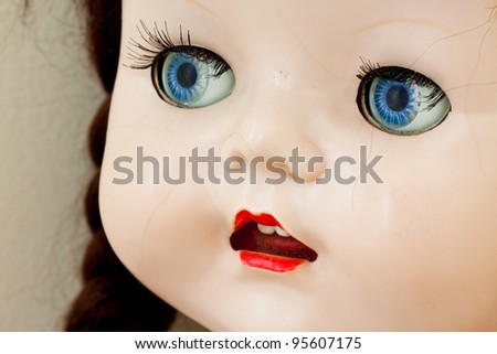 Old dolls face