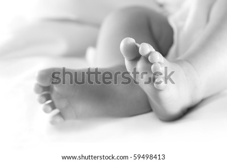 Newborn feet in black and white. Focus on right foot.