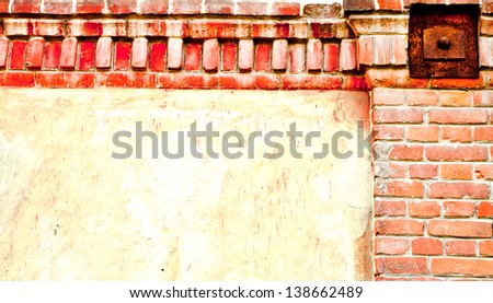 Square with walls of brick laid vertically and horizontally