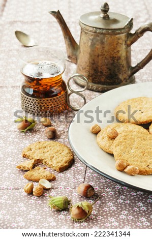 round cookies with hazelnuts