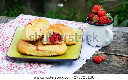 yeast cakes with strawberries, patty