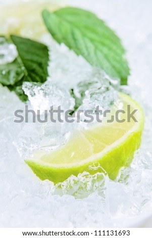lime and peppermint leaves mixed with ice